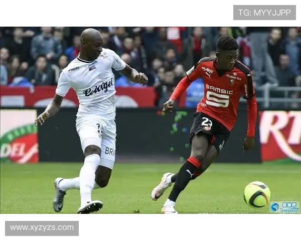 哈维西蒙斯的足球之路与未来展望：从新星到顶级球员的成长历程