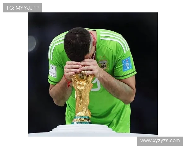 马丁内斯的传奇人生与职业生涯探索：从足球场到人生舞台的精彩旅程